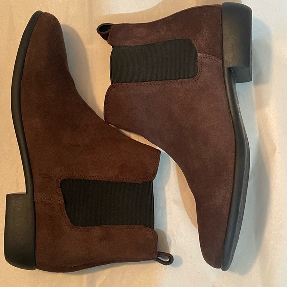 AEROSOLES Shoes - Aerosoles Step Dance Ankle Bootie Size 9 NWOB, color brown